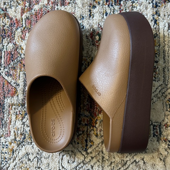 CROCS Dylan Platform Clog, size 8 - Picture 4 of 6